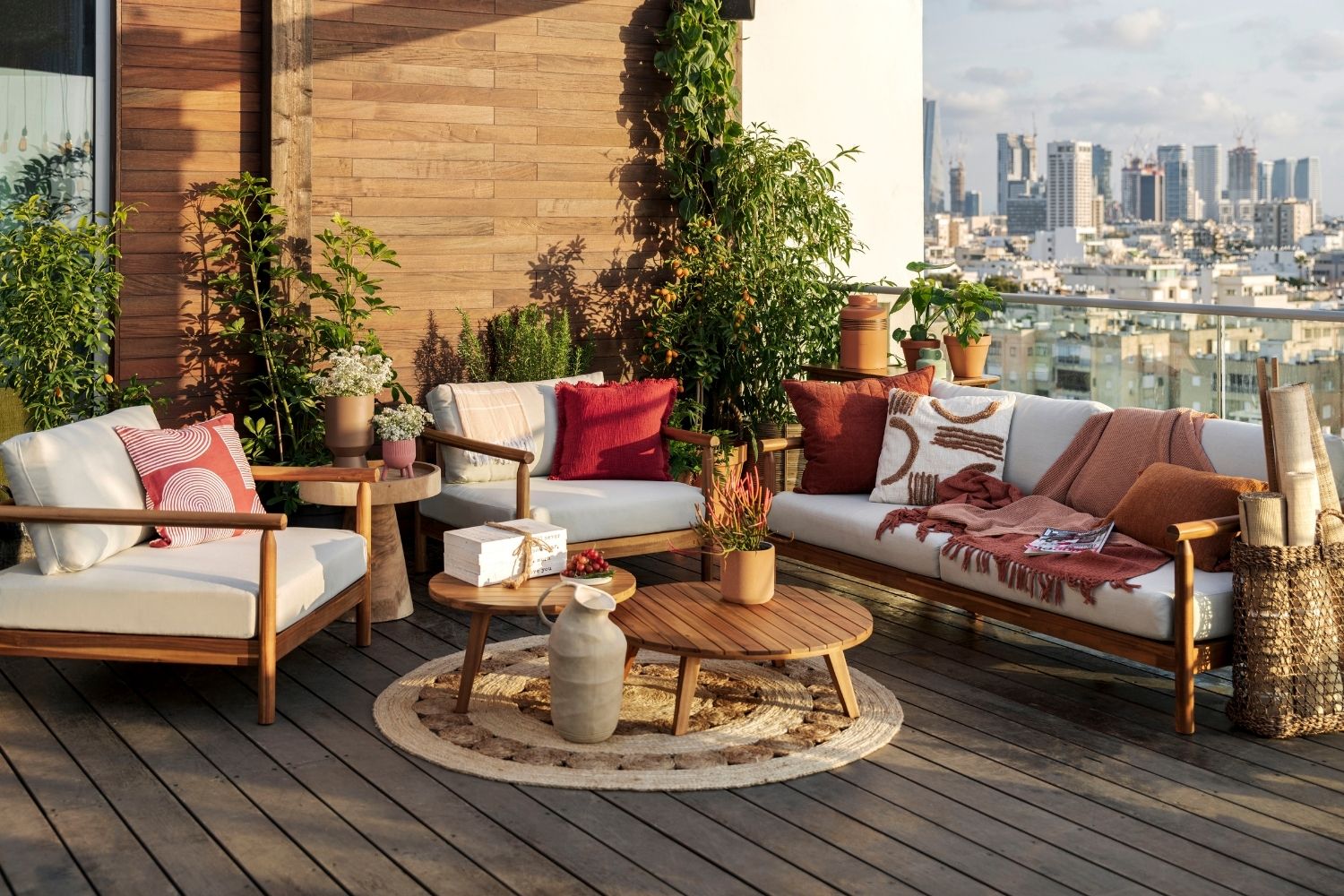 רעיונות ריהוט למסיבות בחצר