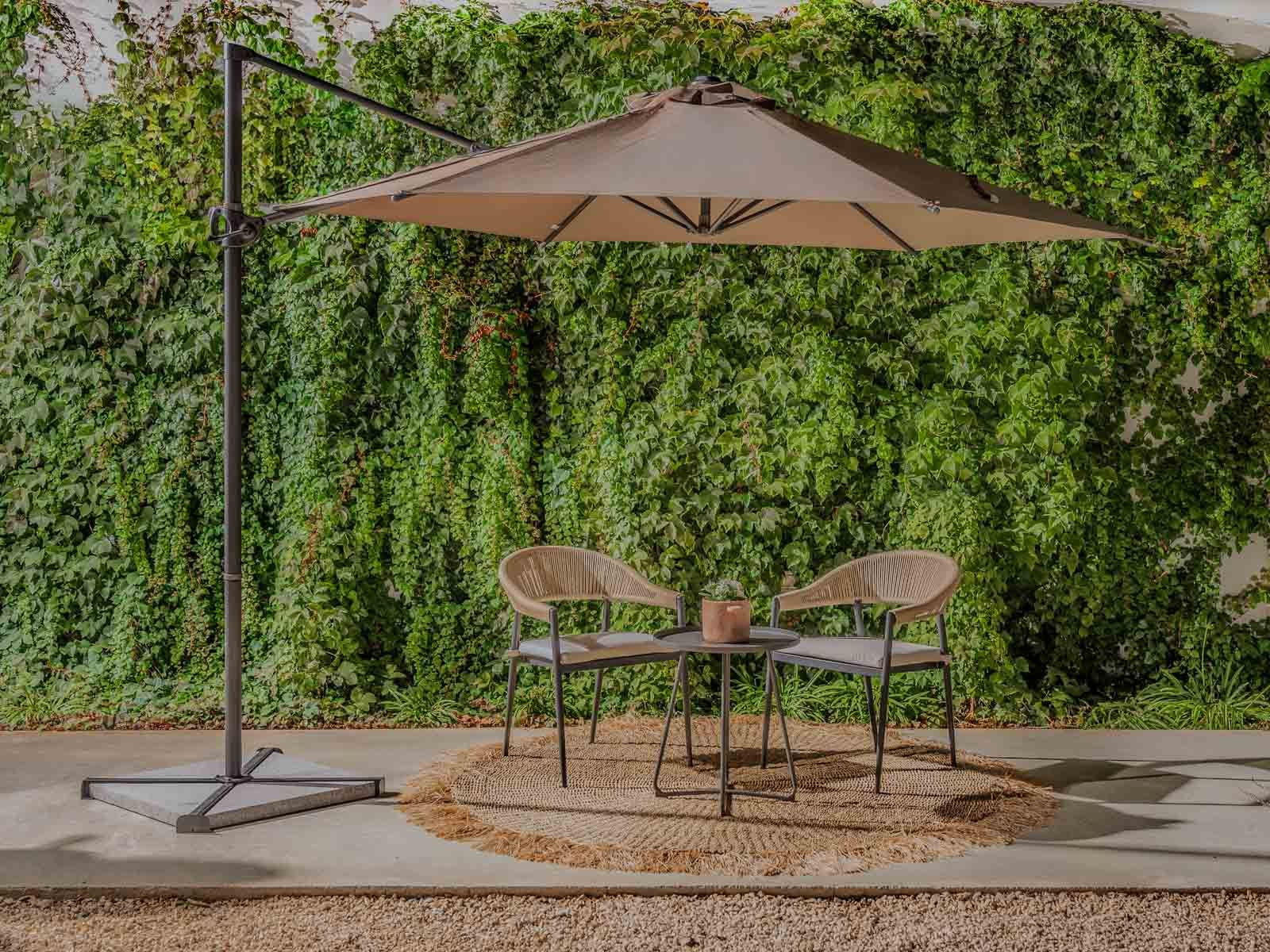 ריהוט גן עץ או אלומיניום