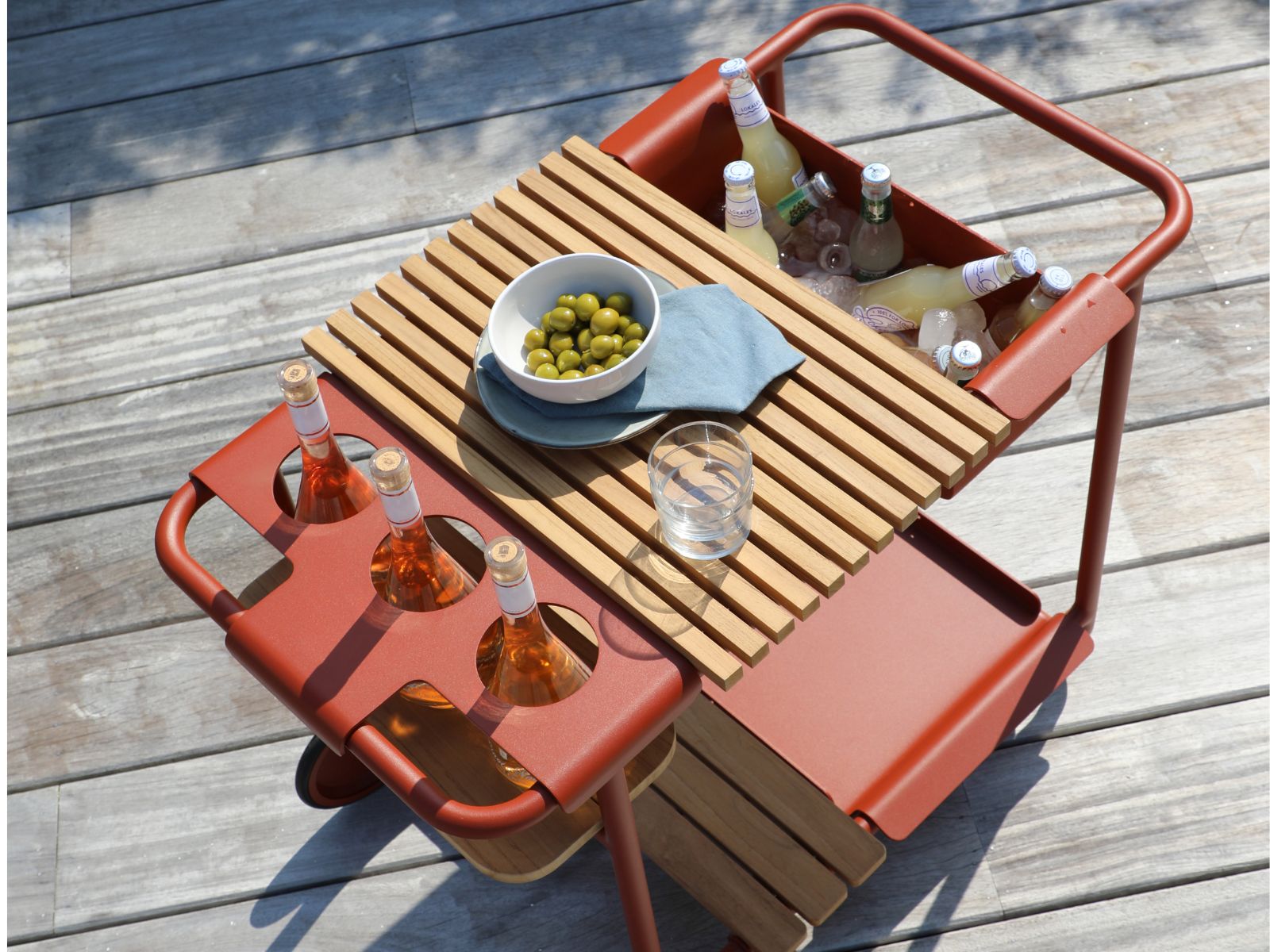 סאנסט - עגלת בקבוקים