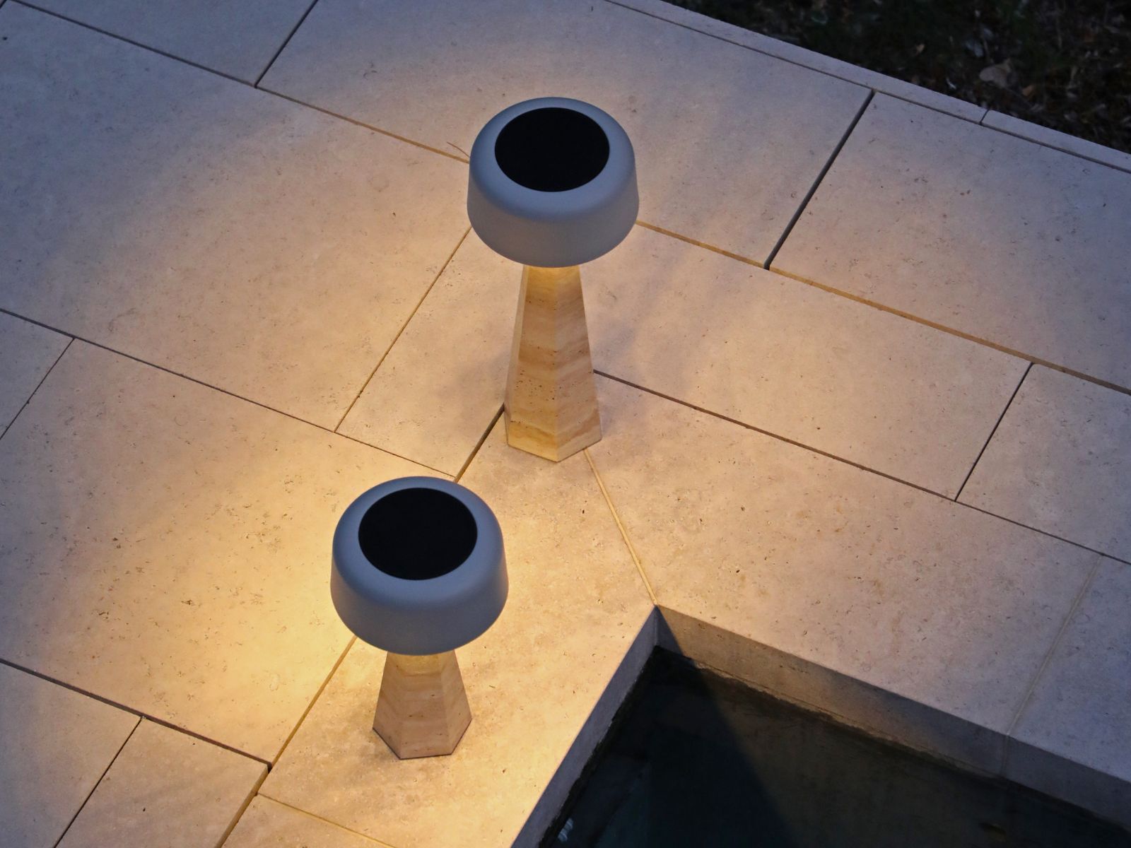 SPARK TRAVERTIN SMALL - מנורת צד סולארית