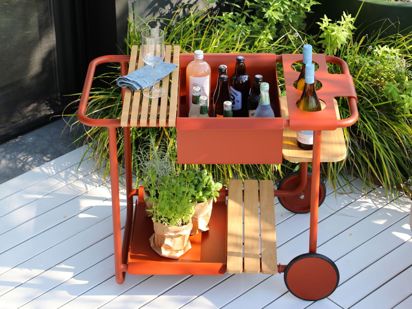 סאנסט - עגלת בקבוקים