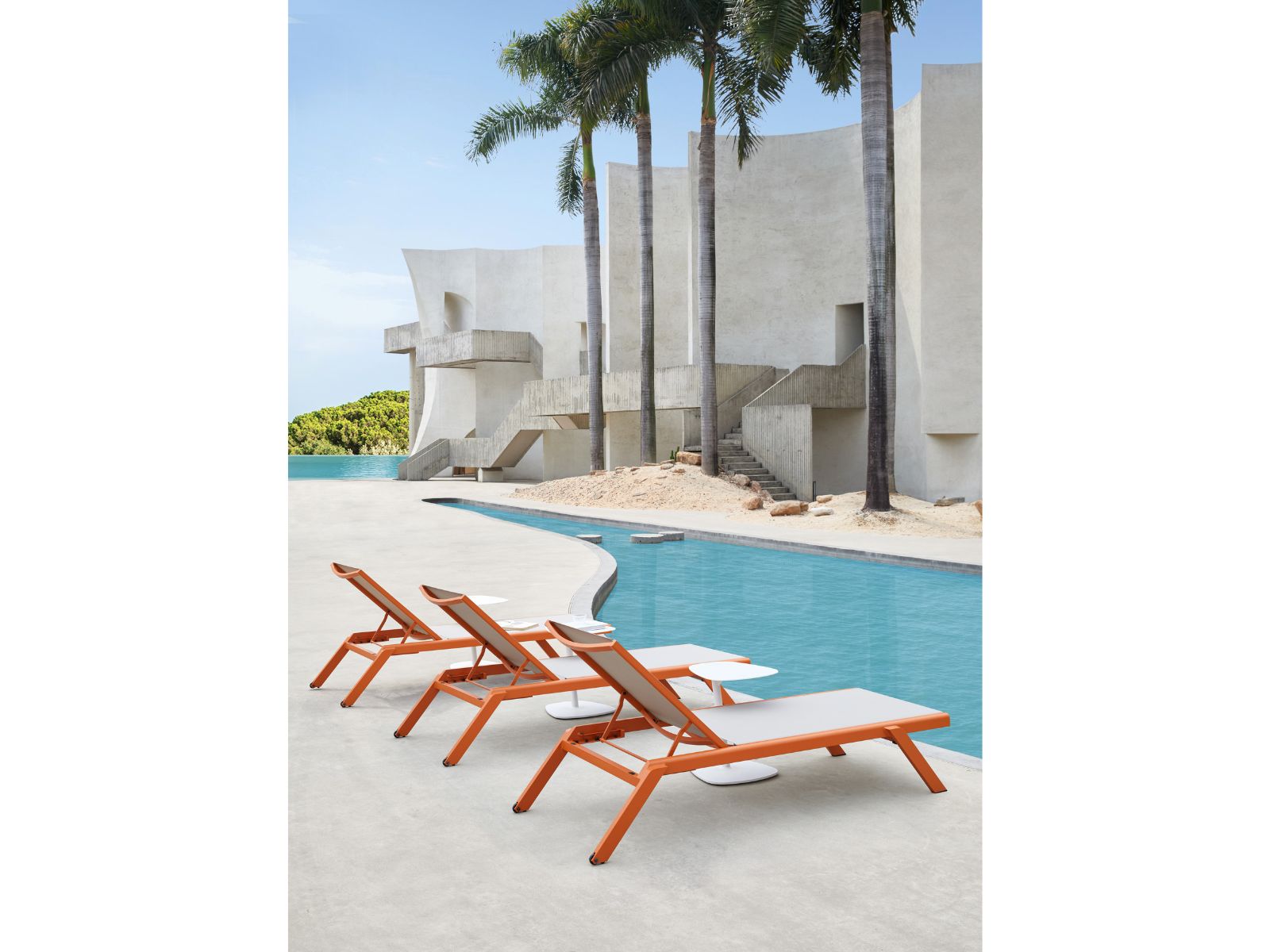 מוניקה - מיטת שיזוף